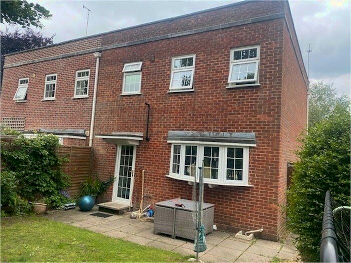 3 Bedroom Semi-Detached House To Rent In Merton Grove, Ringwood, BH24