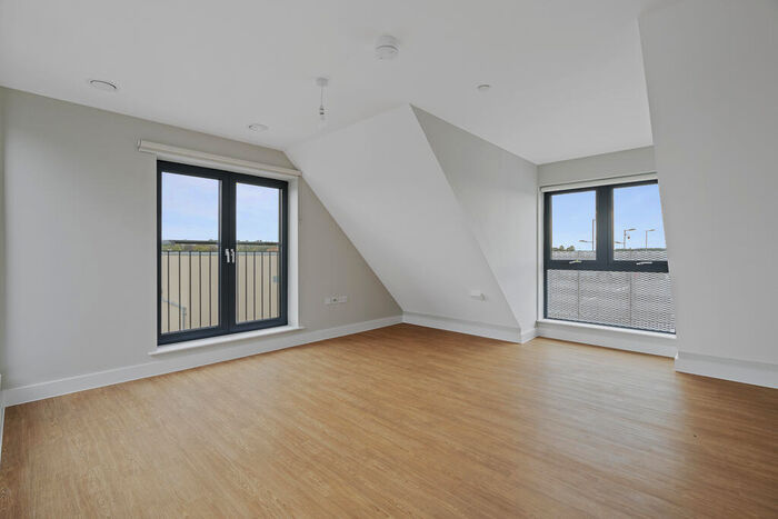 2 Bedroom Apartment To Rent In Weavers Yard, Newbury Newbury, RG14