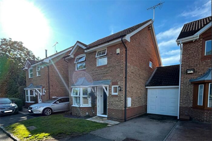 3 Bedroom Detached House To Rent In Constable Close, Woodley, Reading, RG5