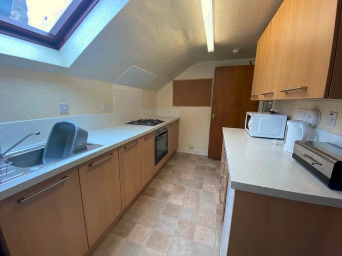 3 Bedroom Flat To Rent In , / Nethergate, Dundee, DD1