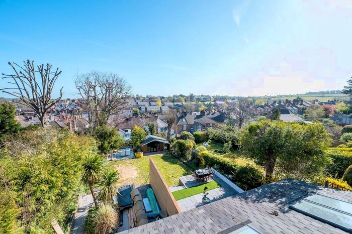 2 Bedroom Maisonette To Rent In Pewley Way, Guildford, GU1