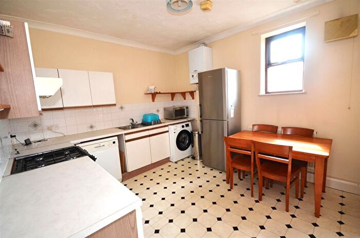 1 Bedroom Flat To Rent In Railway Approach, London, N4