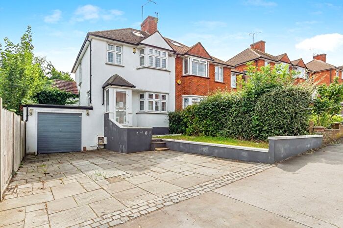 3 Bedroom Semi-Detached House For Sale In Crossways, South Croydon, CR2