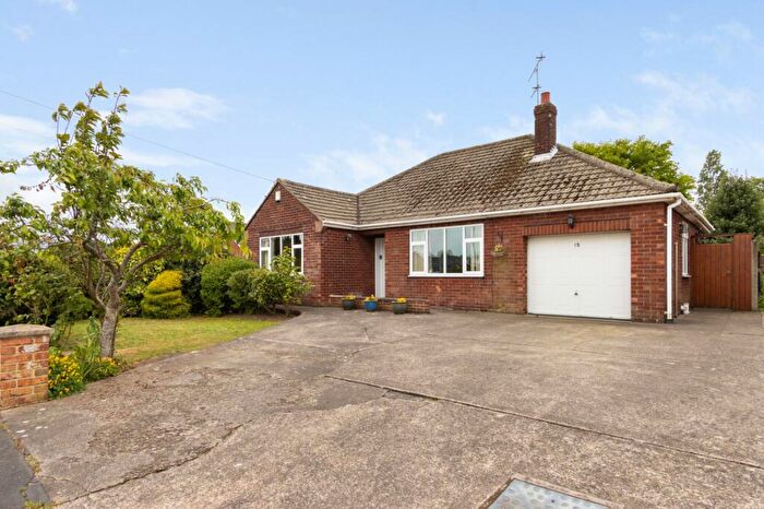 3 Bedroom Bungalow For Sale In Kings Avenue, Brigg, North Lincolnshire, DN20