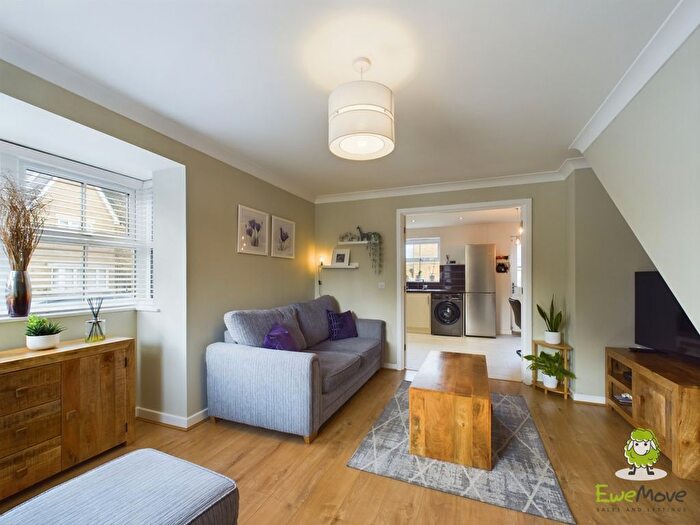 3 Bedroom Town House For Sale In Avington Way, Sherfield-On-Loddon, Hook, Hampshire, RG27