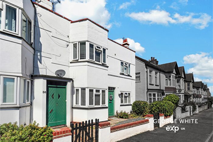 2 Bedroom Flat For Sale In Southbourne Grove, Westcliff-On-Sea, SS0