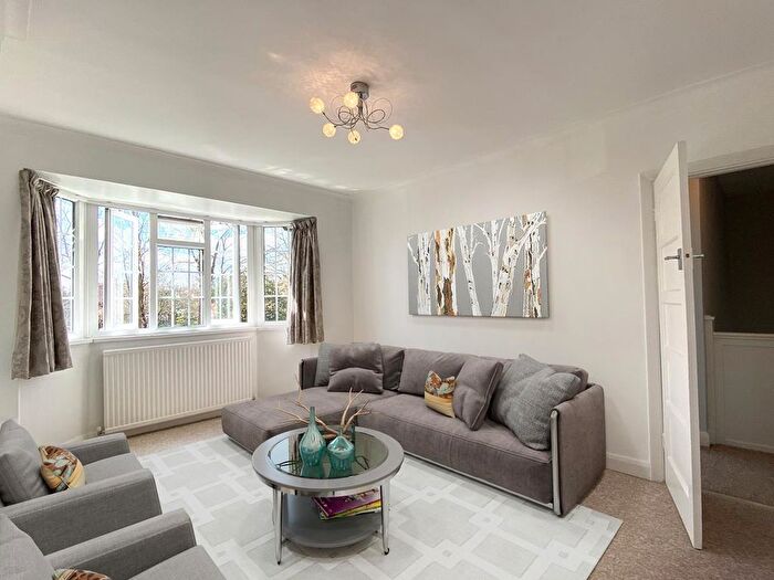 2 Bedroom Maisonette To Rent In Ditton Lawn, Thames Ditton, KT7