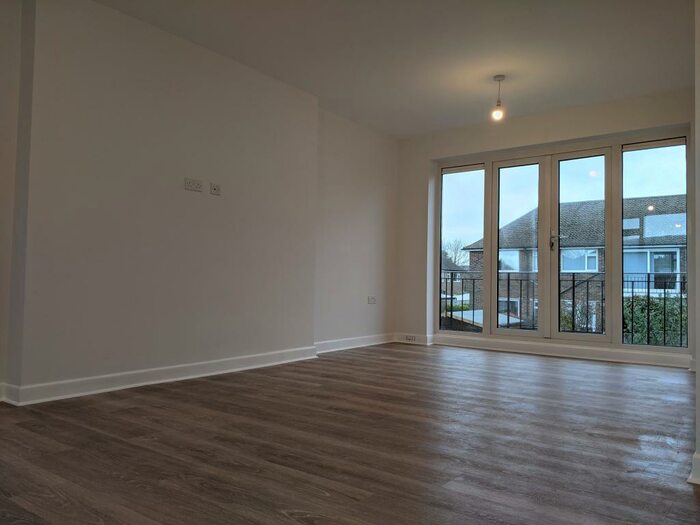 2 Bedroom Apartment To Rent In Courtlands Crescent, Banstead, SM7