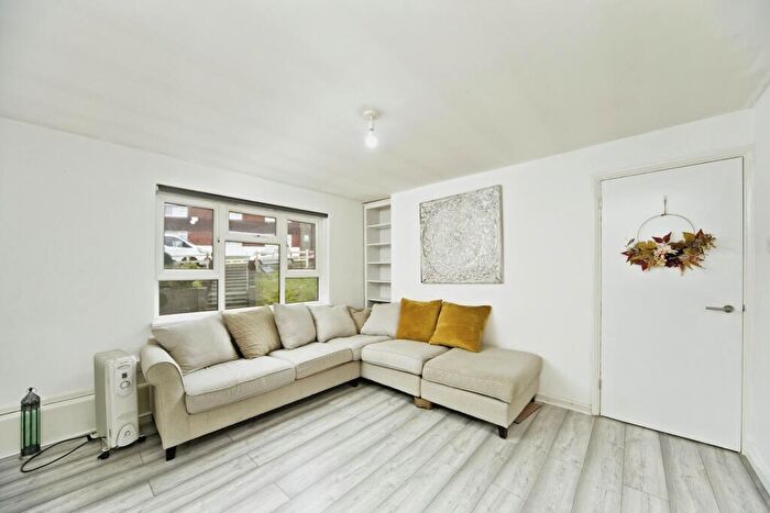 1 Bedroom Flat For Sale In The Lawns, London, SE19