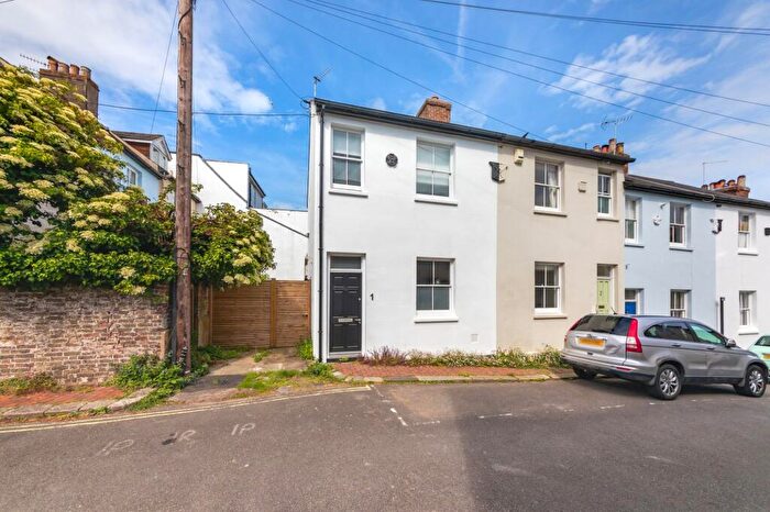 2 Bedroom House For Sale In St. Peters Place, Lewes, BN7