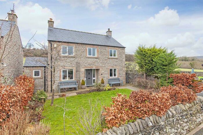4 Bedroom Detached House For Sale In Peak View Close, Calver, Hope Valley, S32