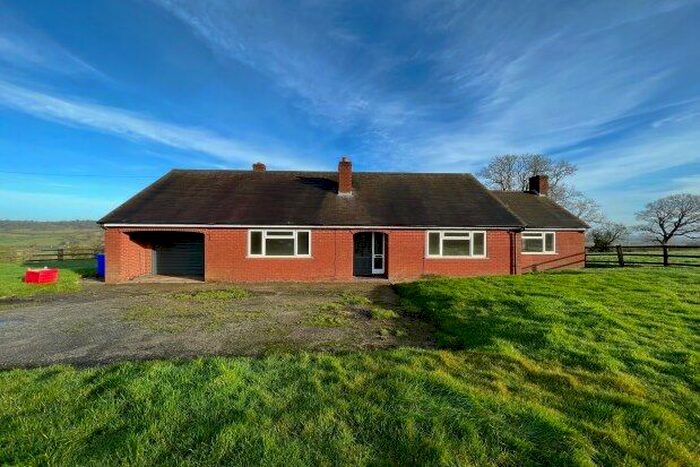 3 Bedroom Bungalow To Rent In Leigh Bank, Stoke-On-Trent, ST10