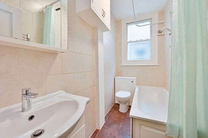 2 Bedroom Flat To Rent In Bedford Park, Bedford Park, London, W4