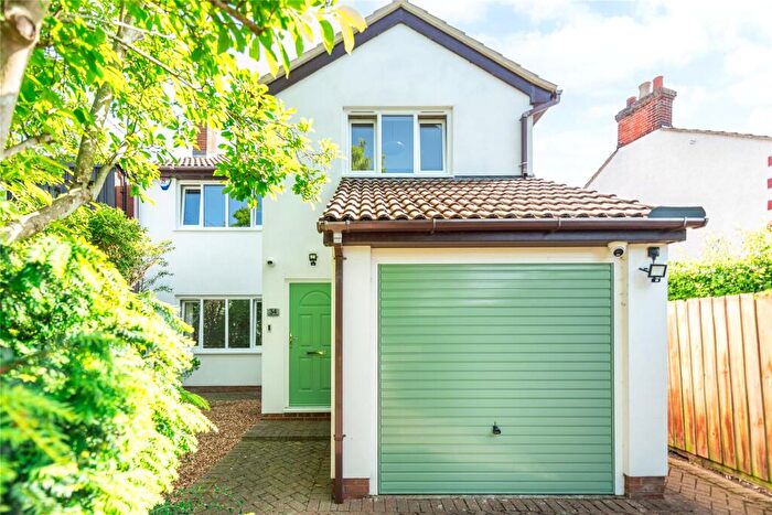 4 Bedroom Detached House For Sale In Oakley Road, Bromham, Bedfordshire, MK43