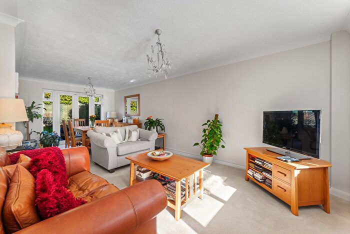 4 Bedroom Detached House For Sale In Oaklands Way, South Wallington, SM6