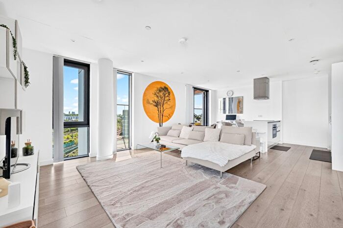 1 Bedroom Flat To Rent In Carriage House, City North Place, N4