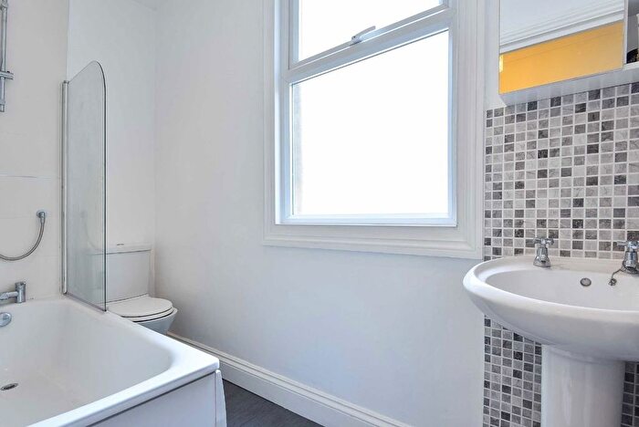 1 Bedroom Flat To Rent In Wyatt Park Road, London, SW2