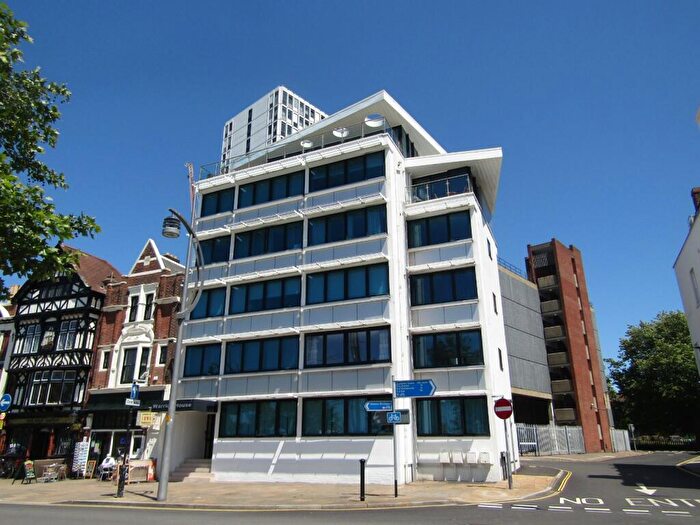 2 Bedroom Flat To Rent In The Hard, Portsmouth, PO1