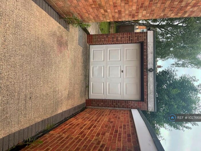 3 Bedroom Semi-Detached House To Rent In Humber Way, Bletchley, Milton Keynes, MK3