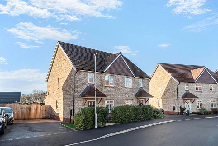 3 Bedroom Semi-Detached House For Sale In Threadneedle Street, Patterdown, Chippenham, SN15