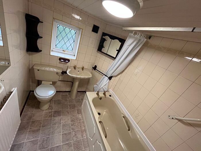 2 Bedroom End Terrace House To Rent In Park Lane, Royton, Oldham, OL2