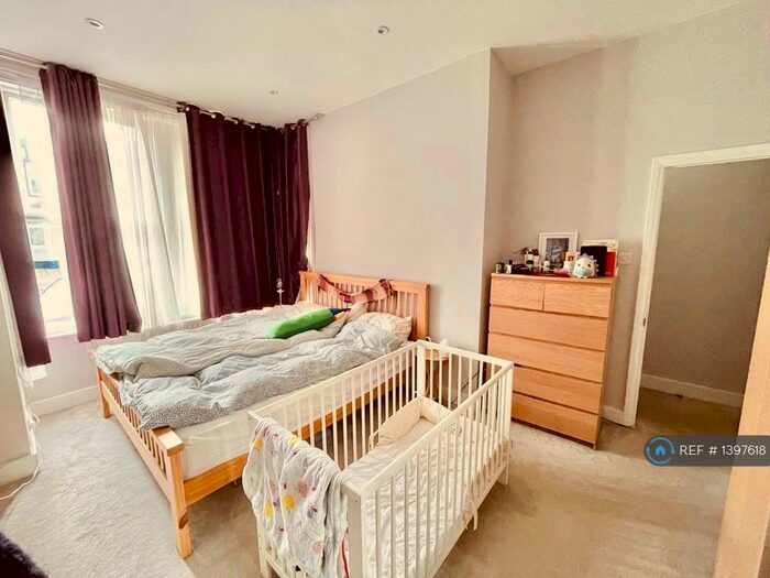 2 Bedroom Flat To Rent In Ground Floor, London, N3