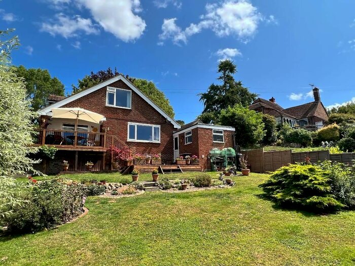 3 Bedroom Detached House For Sale In Smarden Road, Pluckley, Ashford, Kent, TN27