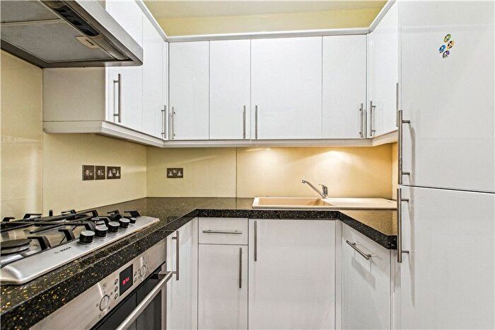 2 Bedroom Flat To Rent In Cornwall Gardens, Gloucester Road, London, SW7