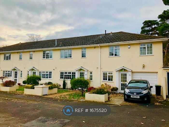 3 Bedroom Terraced House To Rent In Netherhall Gardens, Bournemouth, BH4