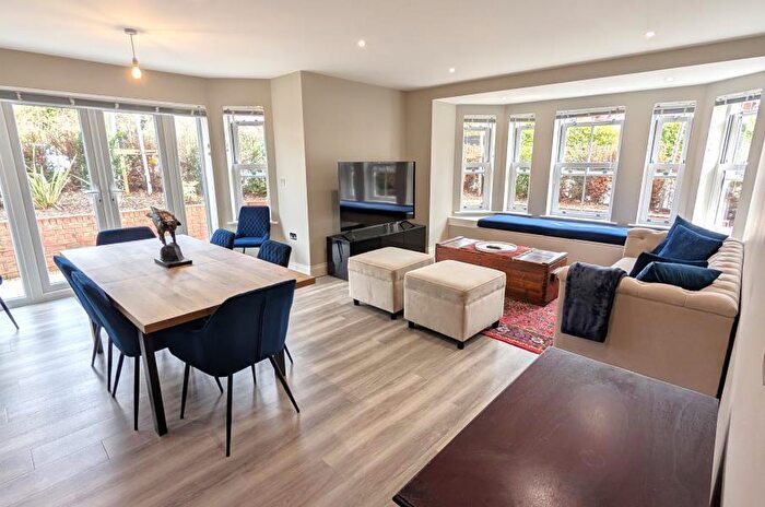 2 Bedroom Apartment To Rent In Woking, Surrey, GU22