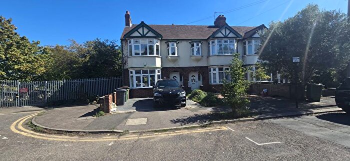 3 Bedroom Semi-Detached House For Sale In Forest View Road, London, Greater London, E17