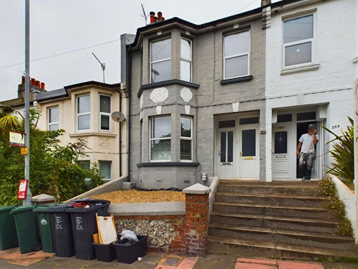 2 Bedroom Flat To Rent In Bear Road, BN2