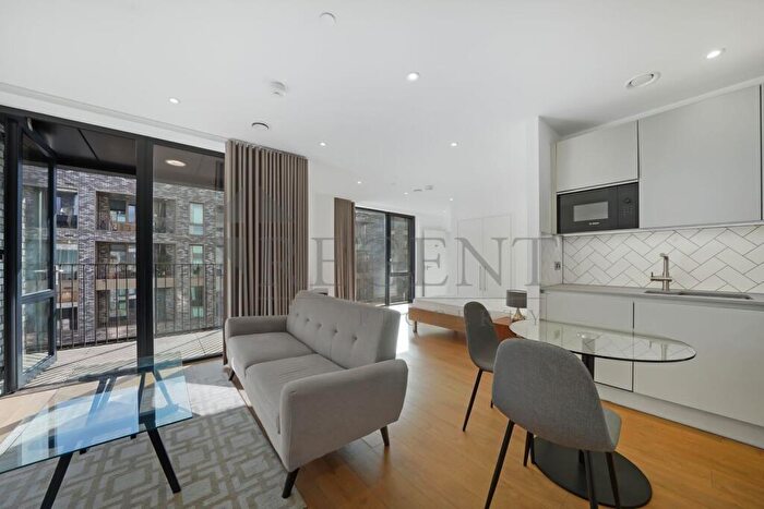 Apartment To Rent In Peppercorn Court, Aberfeldy Village, E14