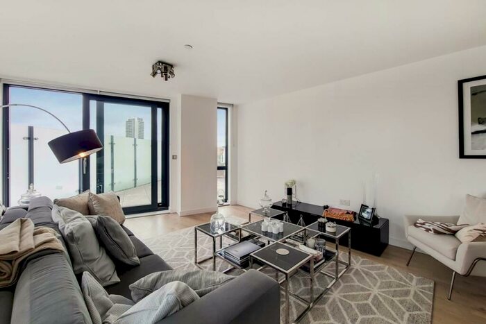 3 Bedroom Flat To Rent In Williamsburg Plaza, Canary Wharf, London, E14