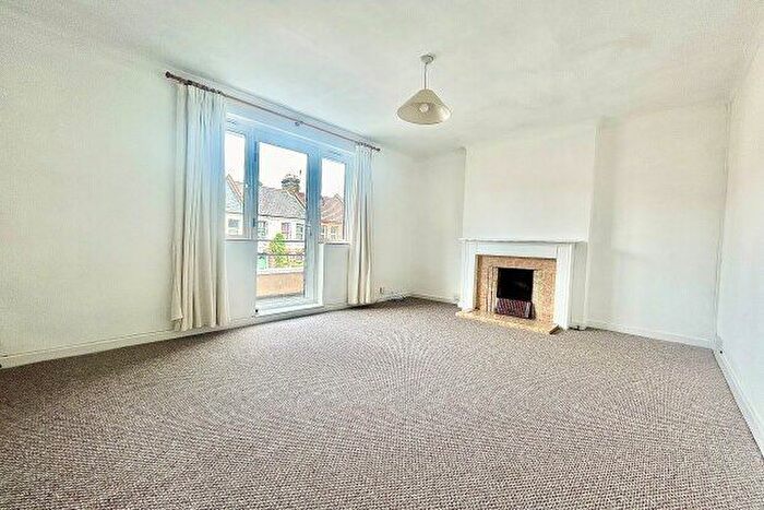 3 Bedroom Flat To Rent In Brettenham Road, London, E17