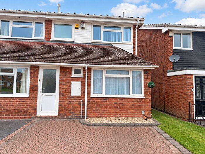3 Bedroom End Of Terrace House For Sale In Pinewood Drive, Birmingham, B32