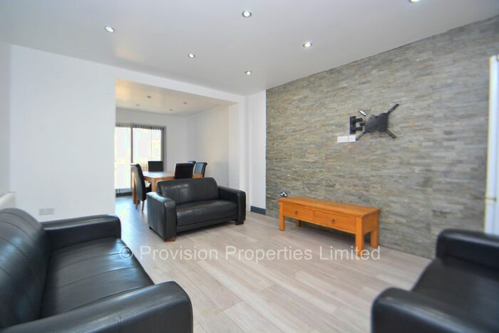 5 Bedroom Terraced House To Rent In Mayville Road, Hyde Park, Leeds, LS6