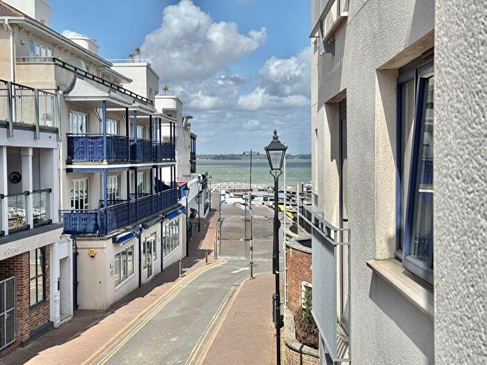 1 Bedroom Flat For Sale In The Parade, Cowes, PO31
