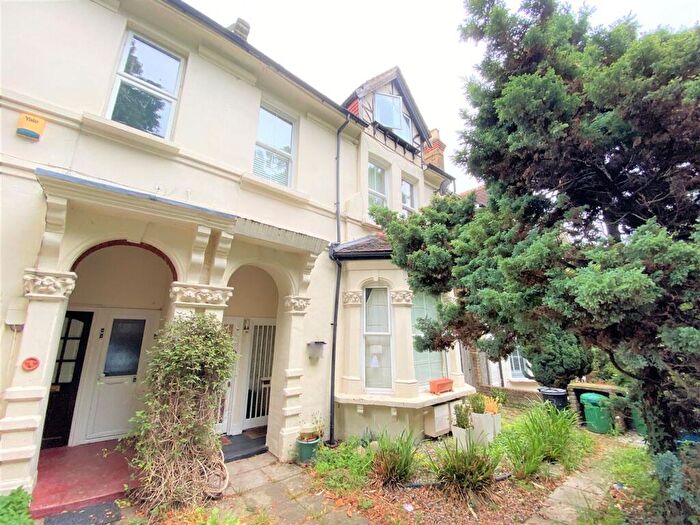 1 Bedroom Flat To Rent In Fairfield Road, Woodford Green, IG8