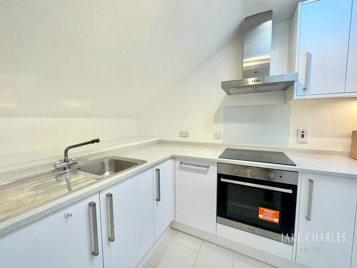 1 Bedroom Flat To Rent In Oakwood Road, Bricket Wood, St. Albans, AL2