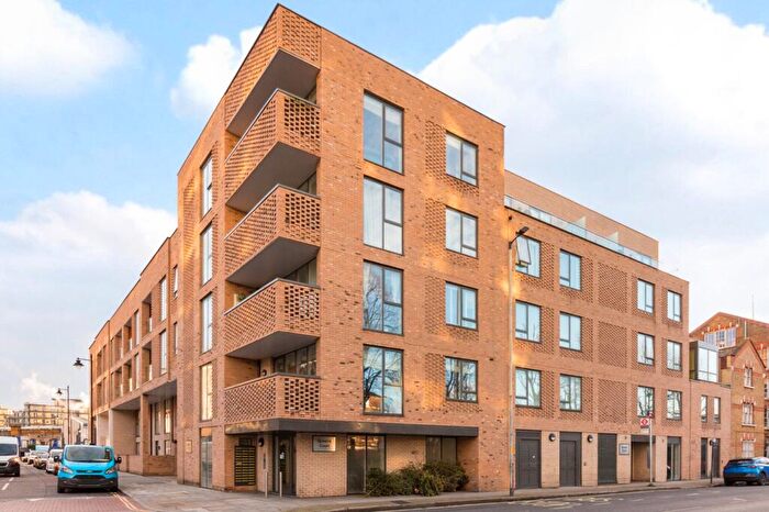 1 Bedroom Flat For Sale In Queens Court, Old Jamaica Road, SE16