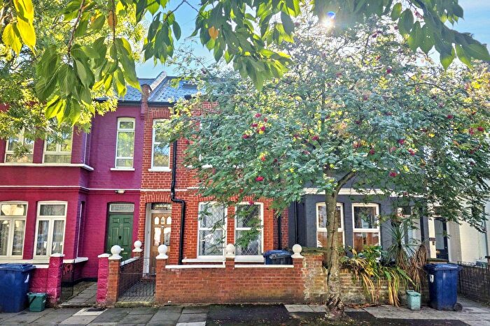 6 Bedroom Terraced House For Sale In Ramsay Road, London, W3
