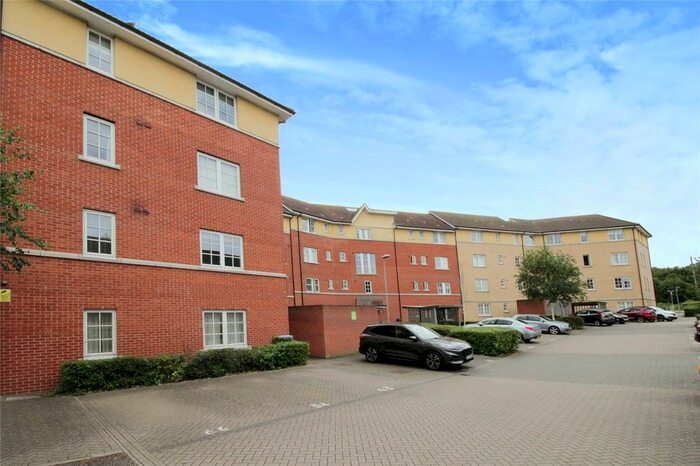 2 Bedroom Flat To Rent In Gainsborough Close, Basildon, SS14