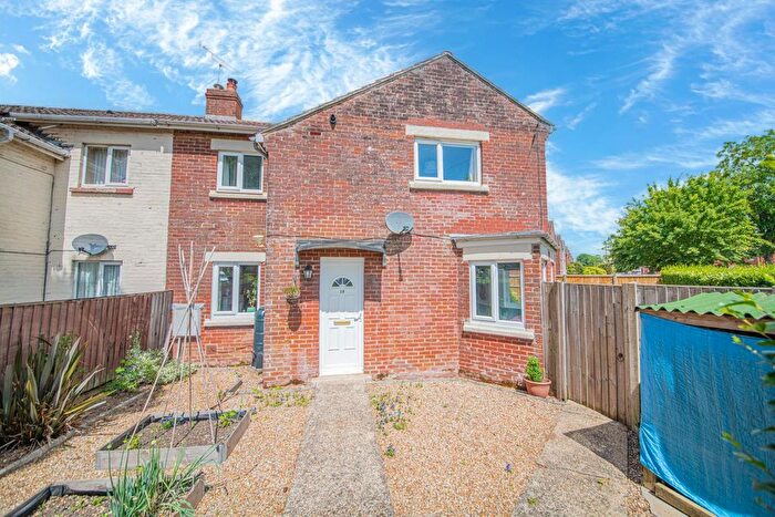 3 Bedroom Semi-Detached House For Sale In Lawn Road, Eastleigh, SO50