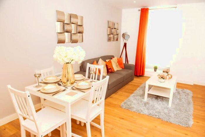 3 Bedroom Flat To Rent In The Plaza, Advent Way, Ancoats, Manchester, M4