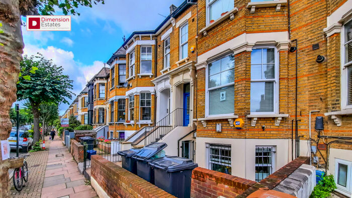 3 Bedroom Maisonette To Rent In Thistlewaite Road, Lower Clapton, Hackney, London, E5