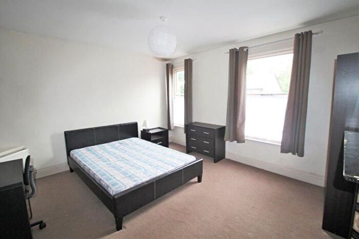 6 Bedroom Semi-Detached House To Rent In Newport Mount, Leeds, LS6