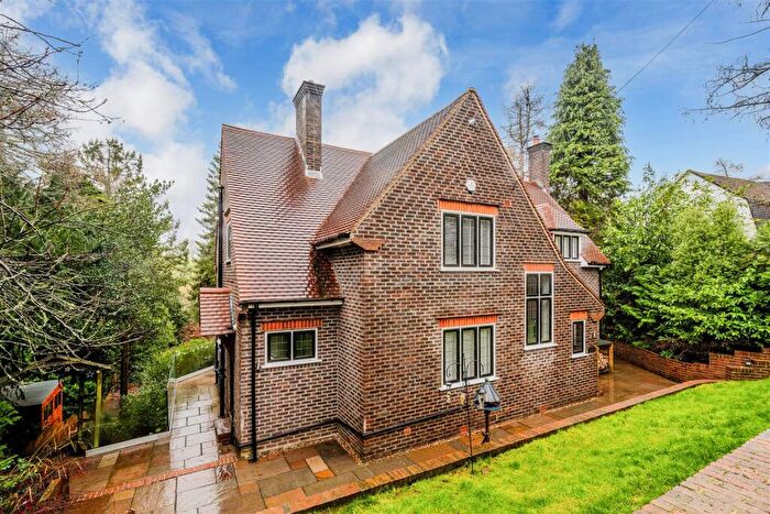 4 Bedroom Detached House For Sale In The Chase, Kingswood, KT20