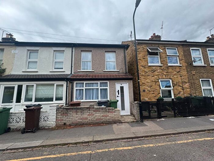 2 Bedroom Semi-Detached House To Rent In Mayfield Road, E17