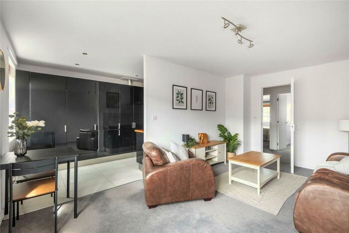 2 Bedroom Flat To Rent In Pine Grove, Finsbury Park, London, N4